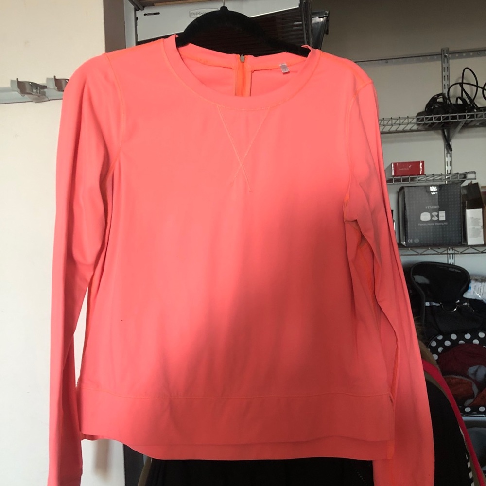 Lululemon coral colored shirt. Size 8